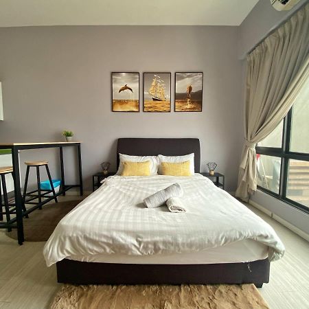 Апартаменты Lily & Loft - The Grand Sofo, Петалинг-Джая Экстерьер фото