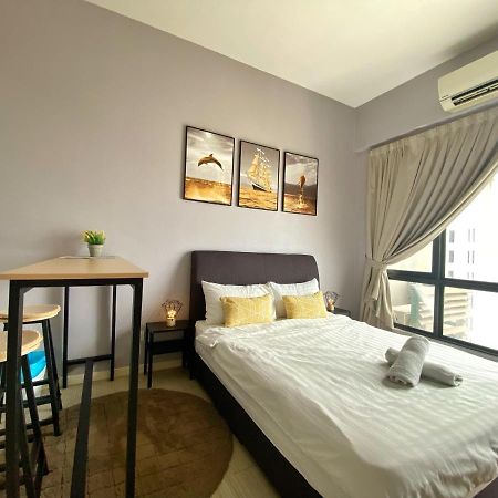Апартаменты Lily & Loft - The Grand Sofo, Петалинг-Джая Экстерьер фото