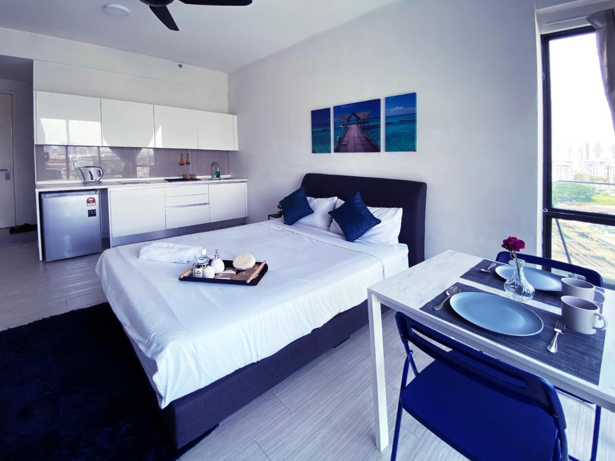 Апартаменты Lily & Loft - The Grand Sofo, Петалинг-Джая Экстерьер фото