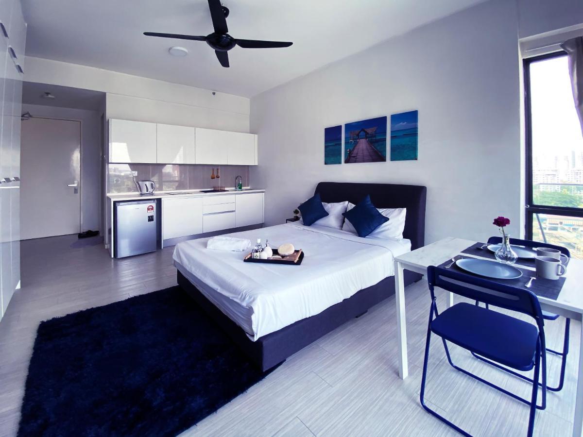 Апартаменты Lily & Loft - The Grand Sofo, Петалинг-Джая Экстерьер фото