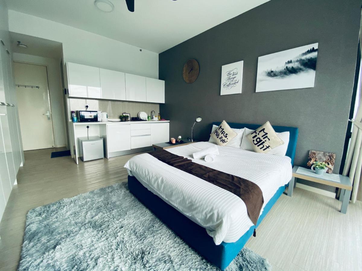 Апартаменты Lily & Loft - The Grand Sofo, Петалинг-Джая Экстерьер фото