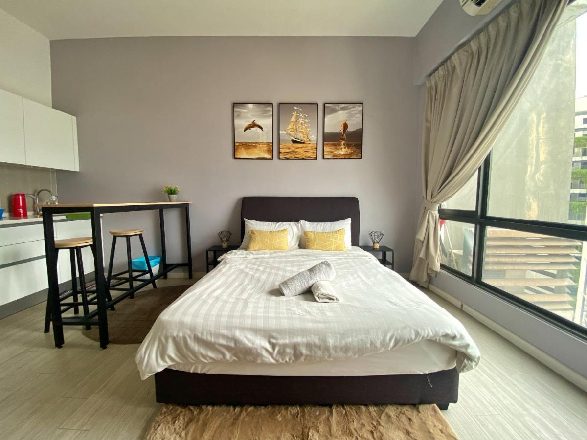 Апартаменты Lily & Loft - The Grand Sofo, Петалинг-Джая Экстерьер фото